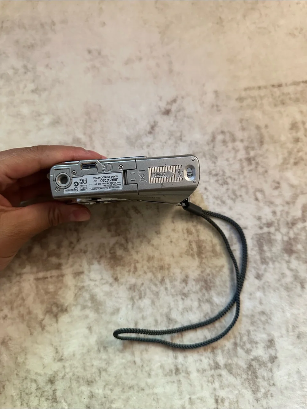 Olympus FE-140 6.0MP Digital Camera Silver Tested Working Loose Battery Lid